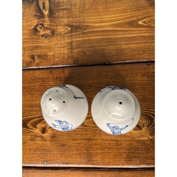 Vintage salt and pepper shakers Dutch boy stick horse kite flying - Picture 3 of 11